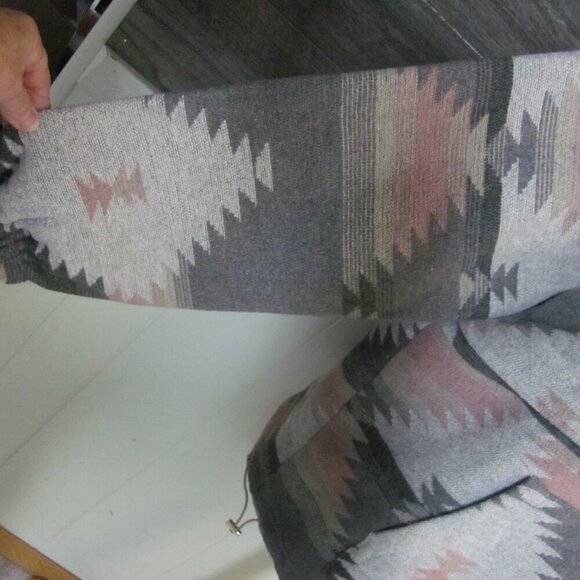 PINK AZTEC PRINT ZIPPERED HOODIE NEW WITH TAGS - Picture 4 of 8